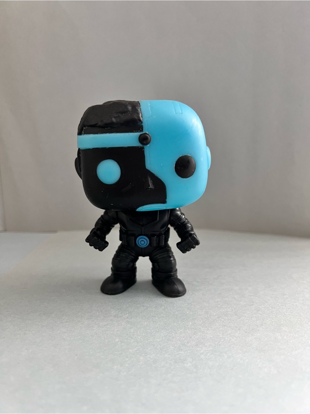 Funko Pop Justice League Cyborg Glow Silhouette